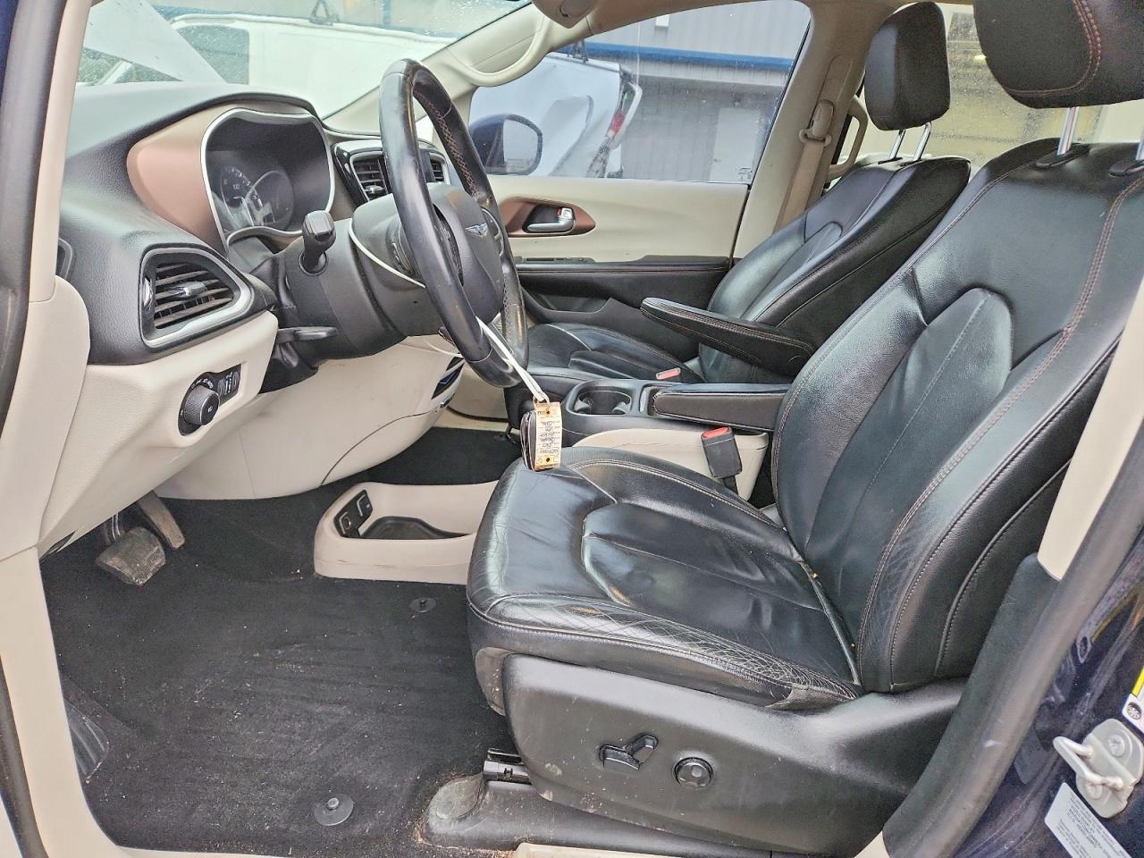 2017 Chrysler Pacifica Touring l