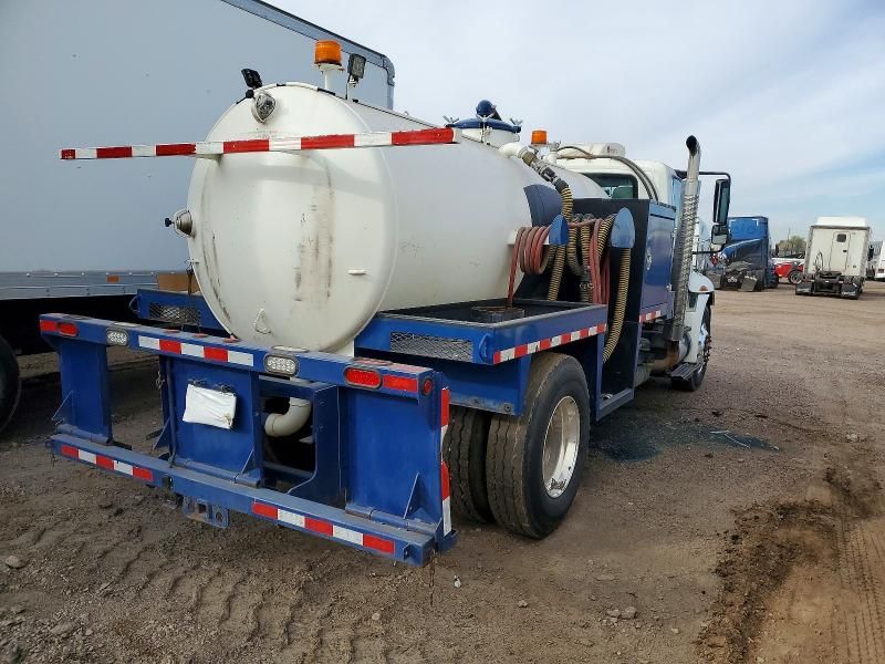 2007 International 4300 Septic Truck