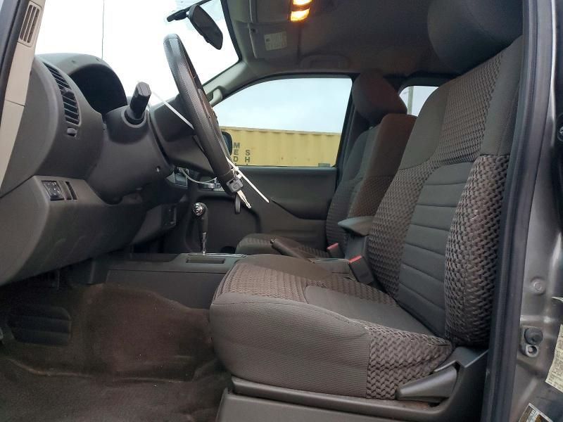 2016 Nissan Frontier s