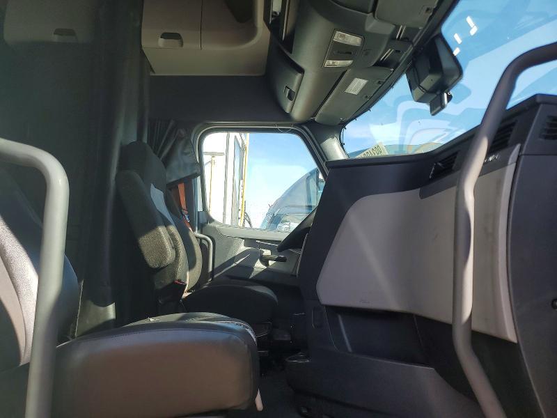 2020 Freightliner Cascadia 126 Semi Truck
