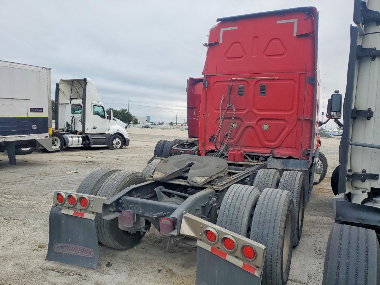 2015 Freigliner 2015 Freightliner Cascadia Semi Truck
