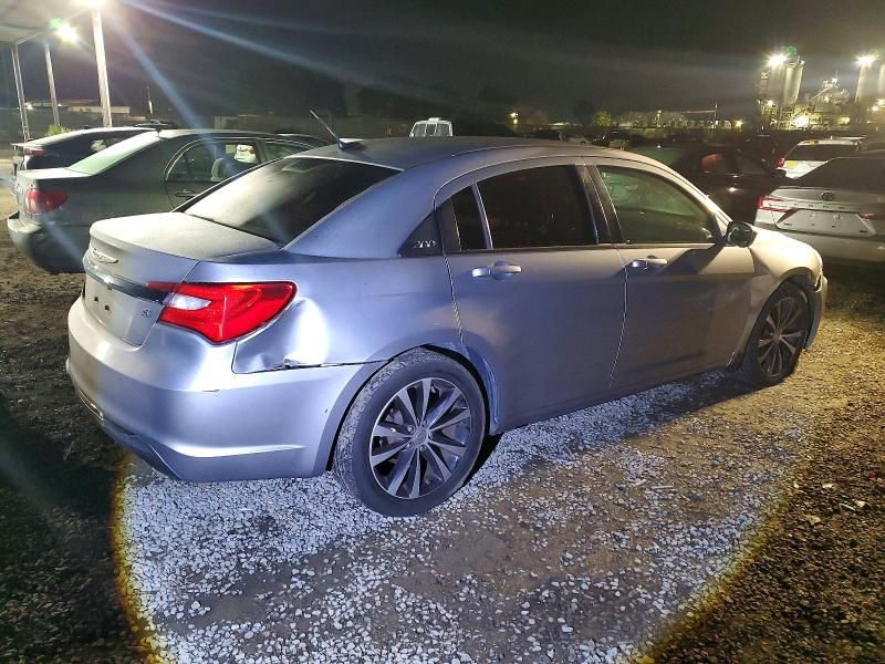 2013 Chrysler 200 Touring