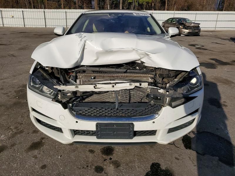 2017 Jaguar Xe Premium