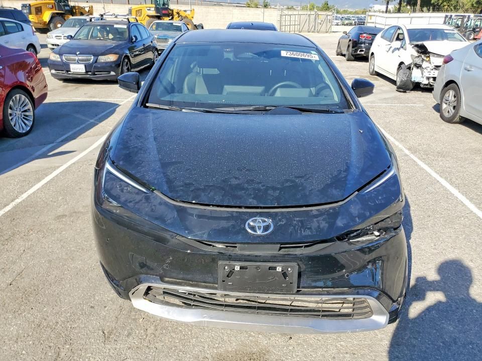 2025 Toyota Prius le