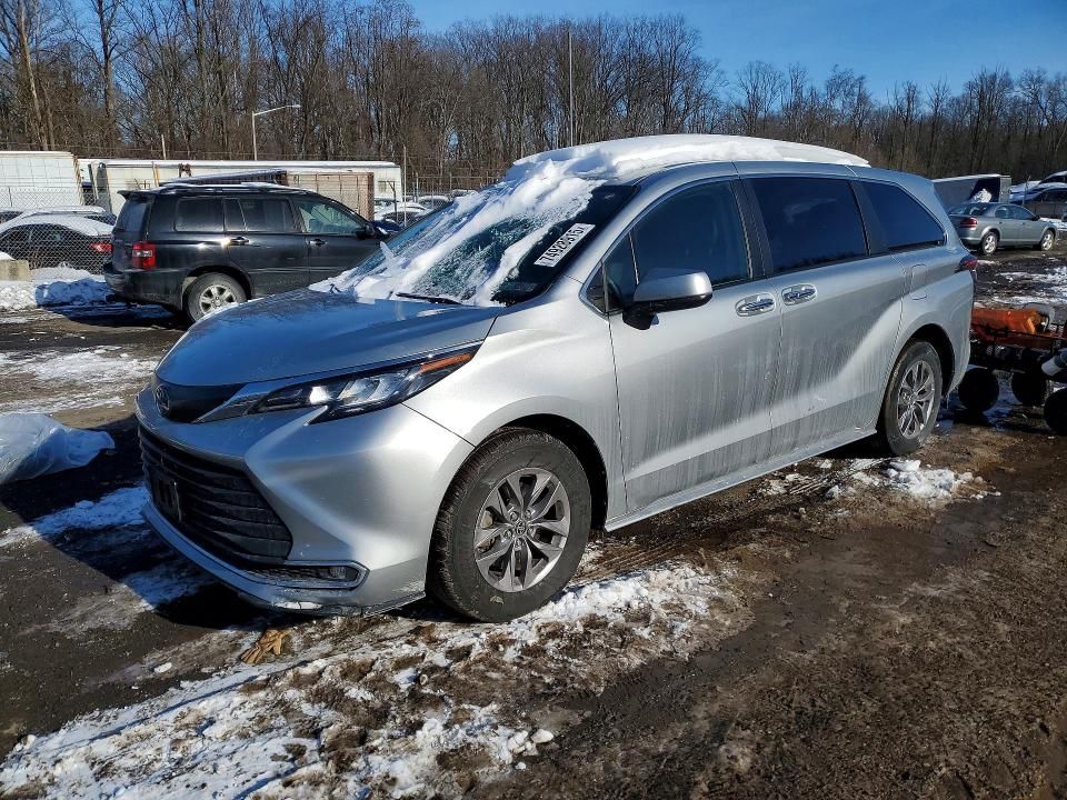 2023 Toyota Sienna xle