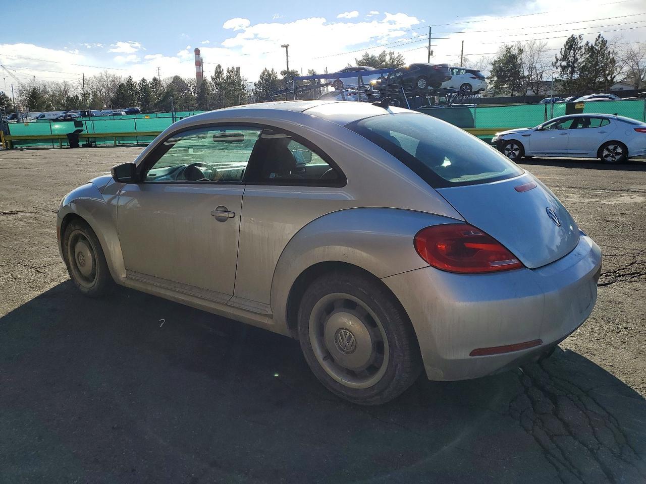 2013 Volkswagen Beetle s