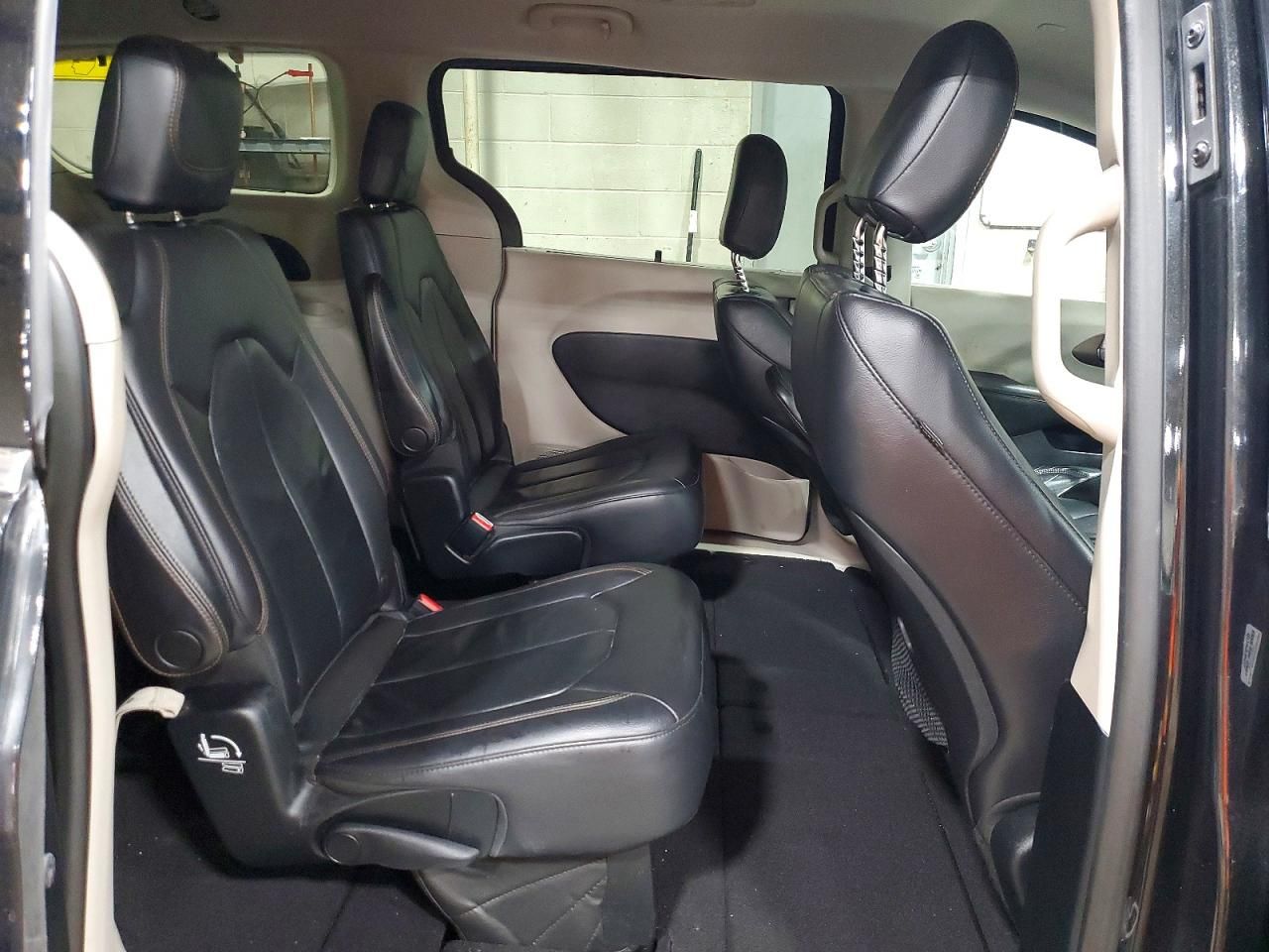 2017 Chrysler Pacifica Touring l