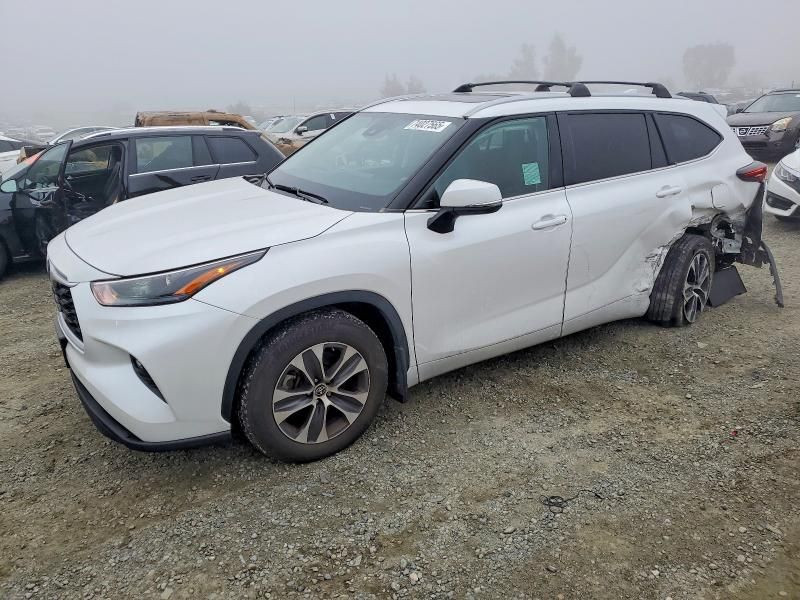 2024 Toyota Highlander le