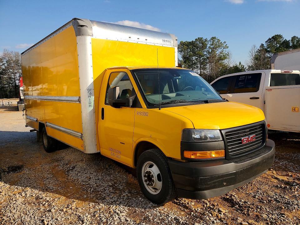 2021 GMC Savana Cut-box Truck