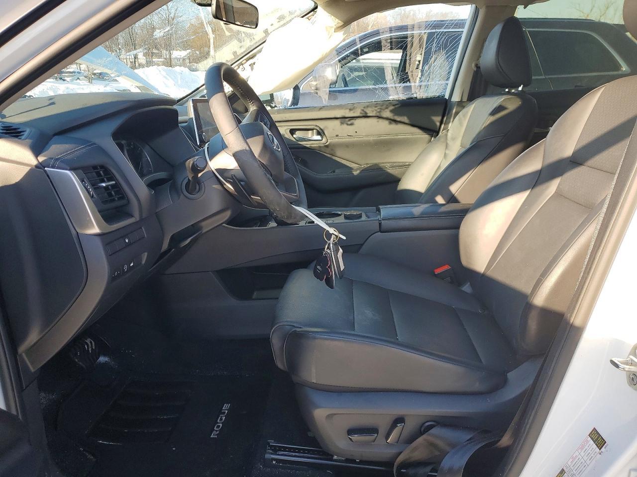 2025 Nissan Rogue sv