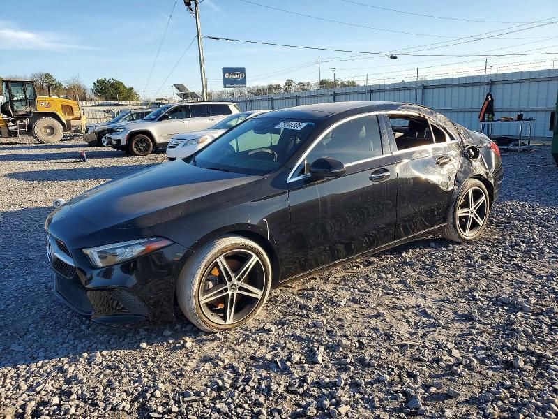 2020 Mercedes-Benz A 220