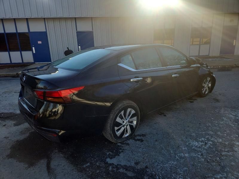 2022 Nissan Altima s