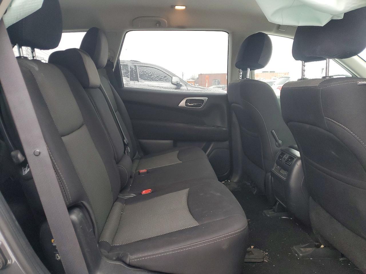 2017 Nissan Pathfinder s