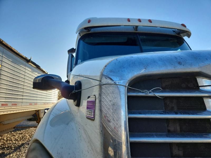 2014 Freightliner Cascadia 125 Semi Truck