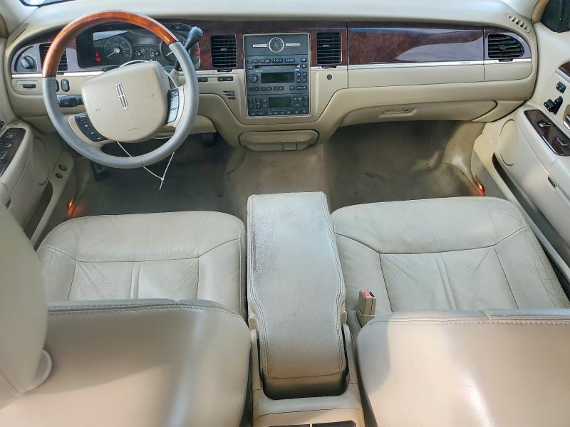 2008 Lincoln Town car Signature Limited