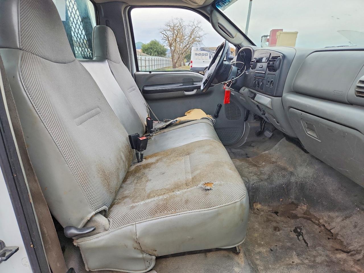 2006 Ford F250 Super Duty Flatbed Truck