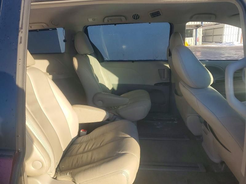2013 Toyota Sienna le