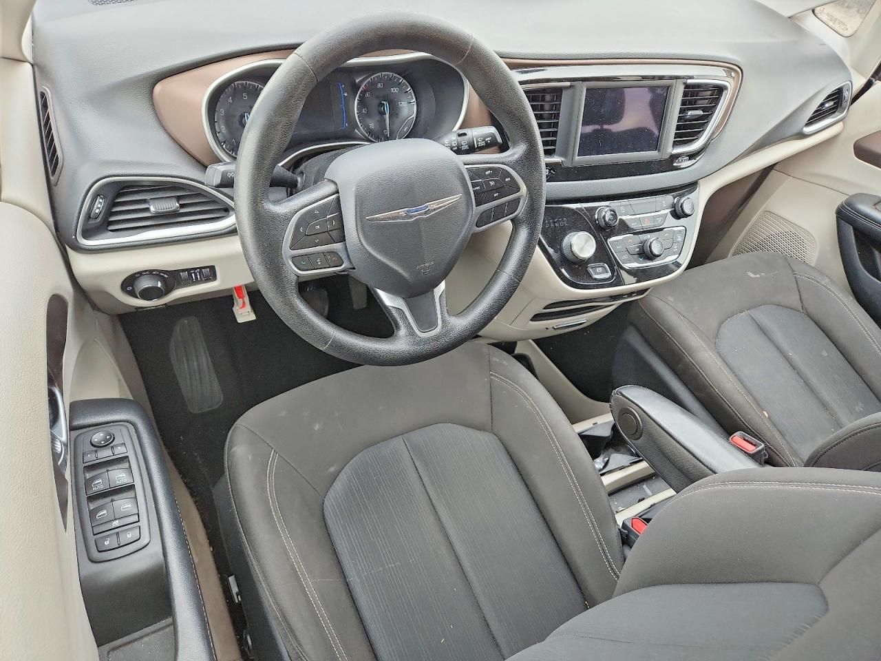 2020 Chrysler Voyager lx