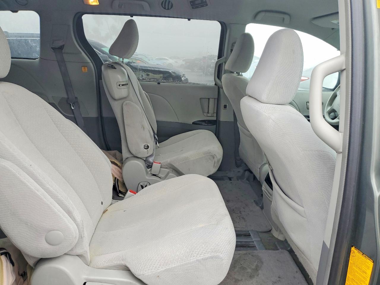 2013 Toyota Sienna le