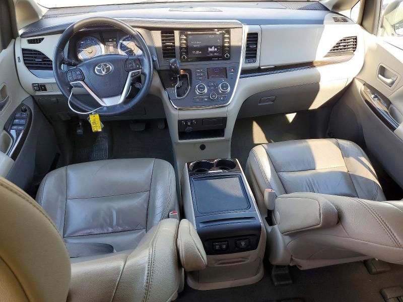2019 Toyota Sienna xle
