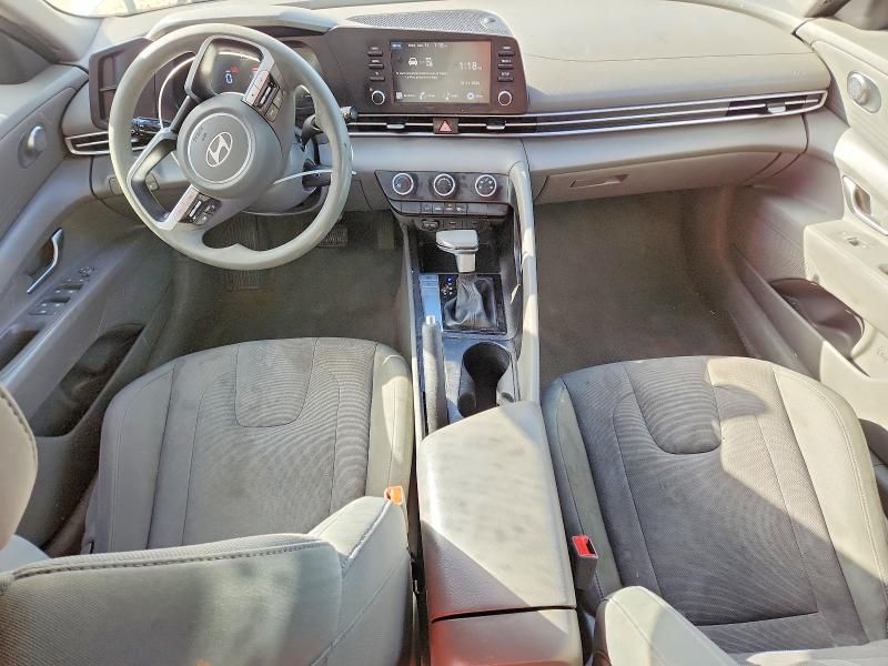 2025 Hyundai Elantra se