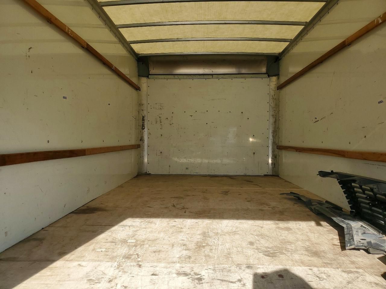 2022 GMC Savana CUT-BOX Truck