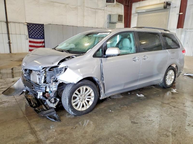 2013 Toyota Sienna xle