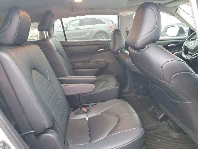 2024 Toyota Highlander le