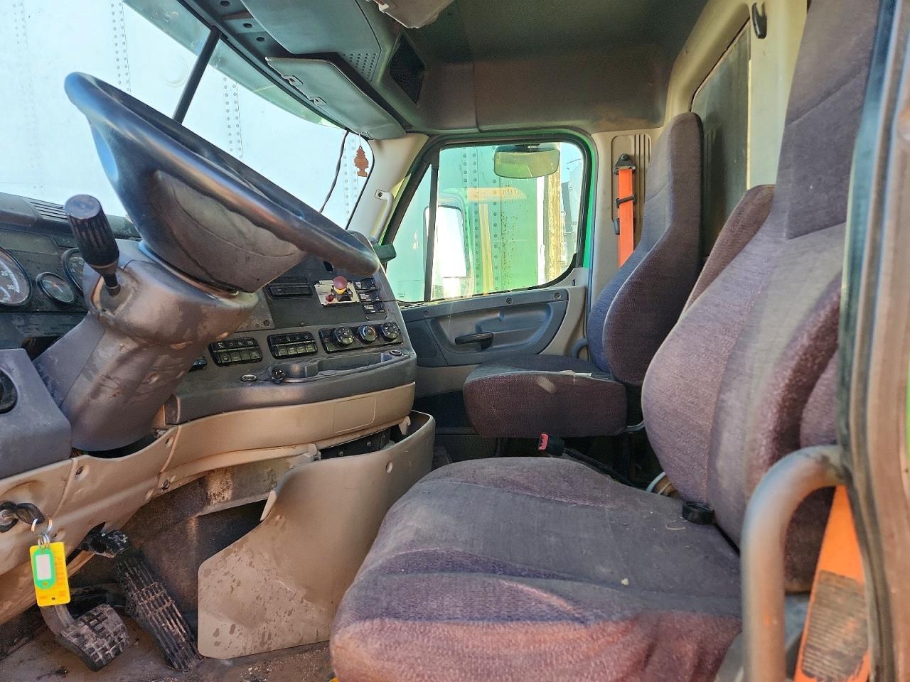 2016 Freightliner Cascadia 125 Semi Truck