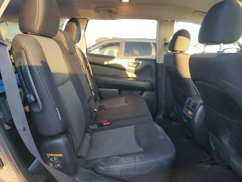 2019 Nissan Pathfinder sv