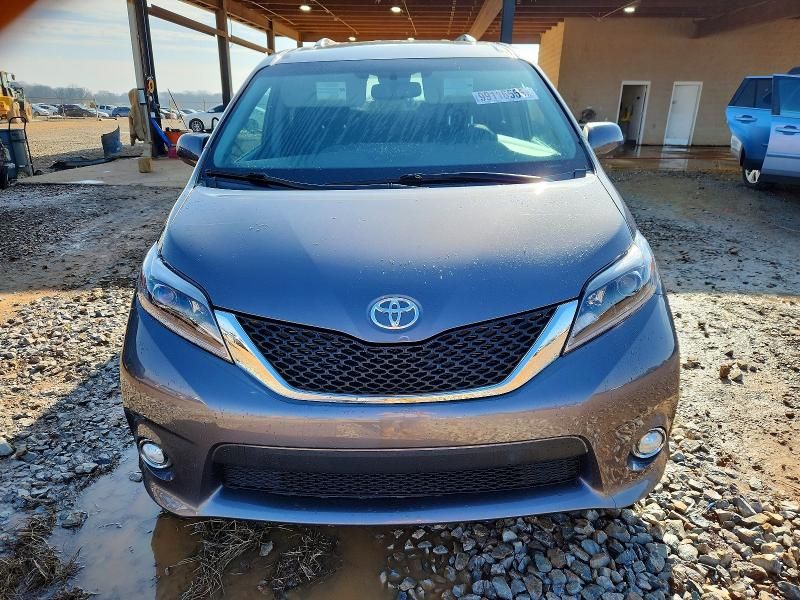 2017 Toyota Sienna se