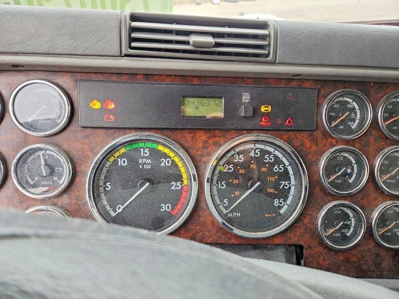 2014 Freightliner Columbia Semi Truck