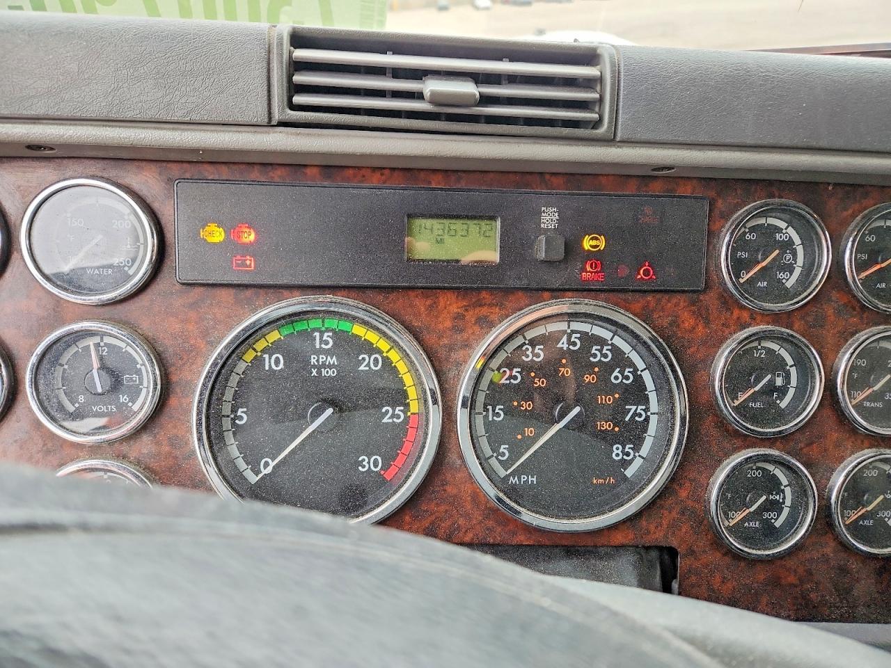 2014 Freightliner Columbia Semi Truck