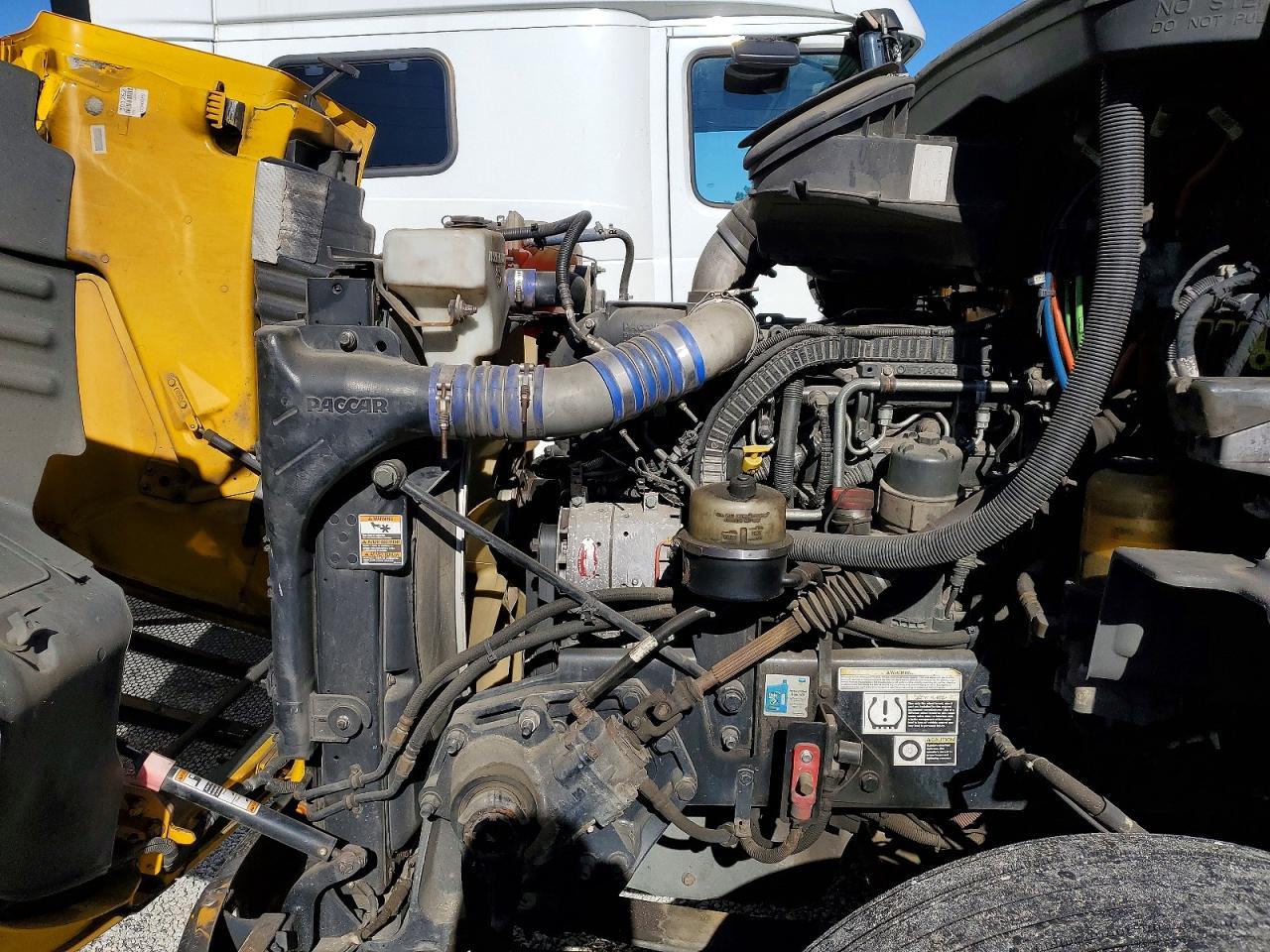 2016 Peterbilt 579 Semi Truck