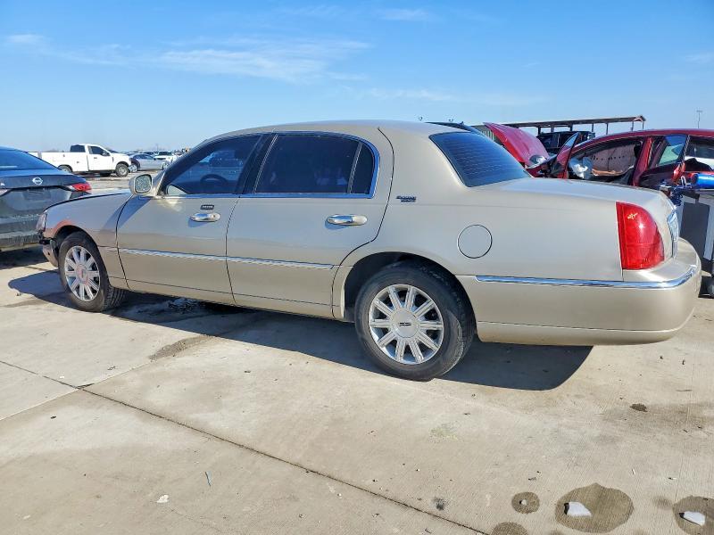 2011 Lincoln Town car Signature Limited