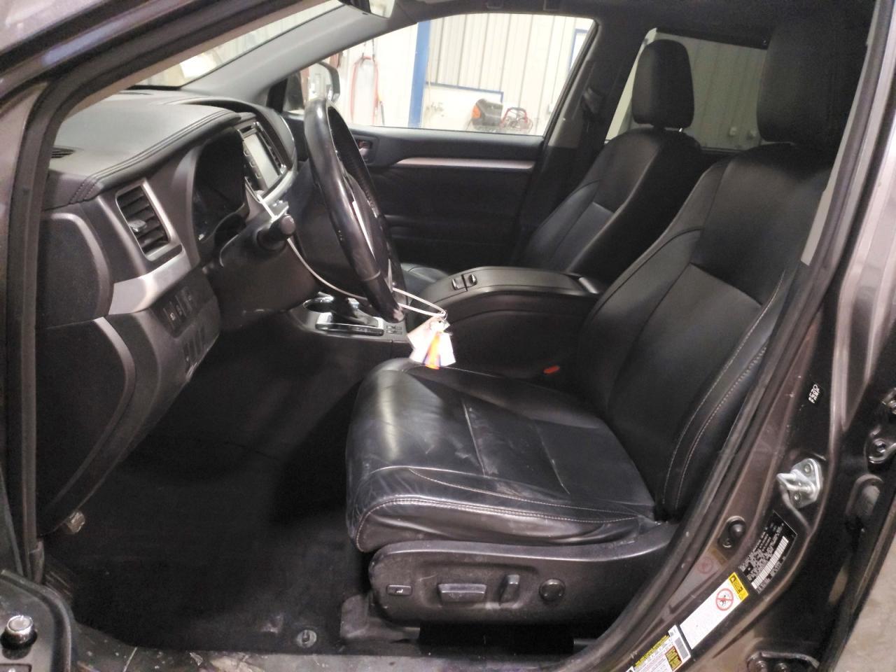 2017 Toyota Highlander se