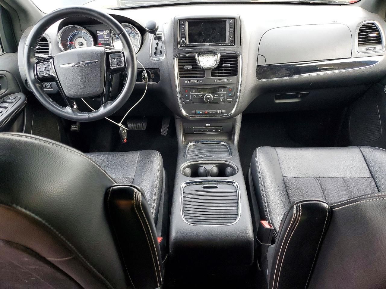 2014 Chrysler Town & Country s