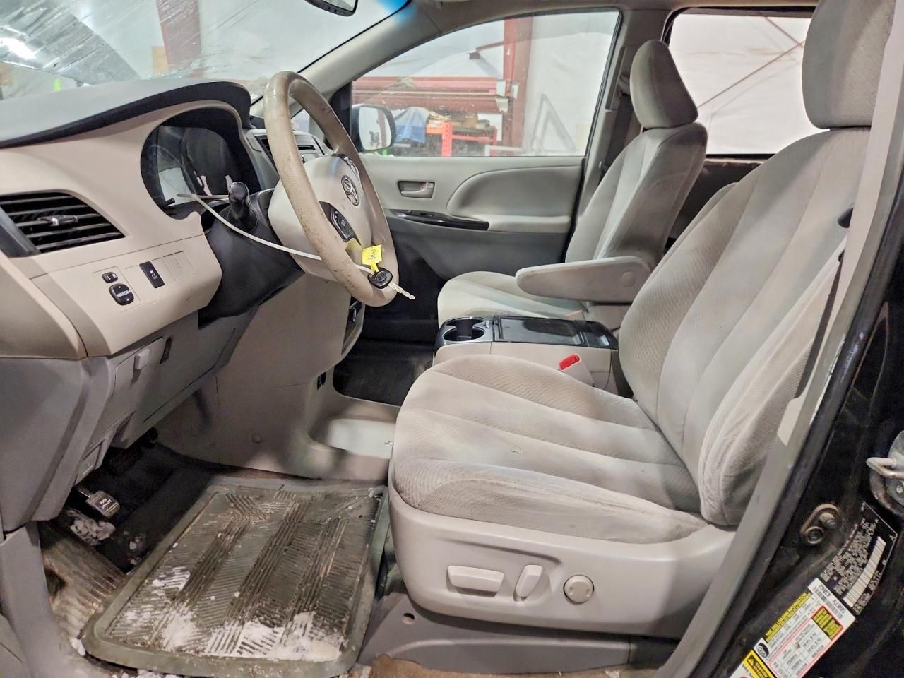 2013 Toyota Sienna le