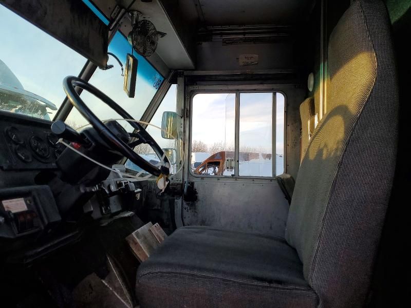 2001 Freightliner Mt45g Delivery Truck