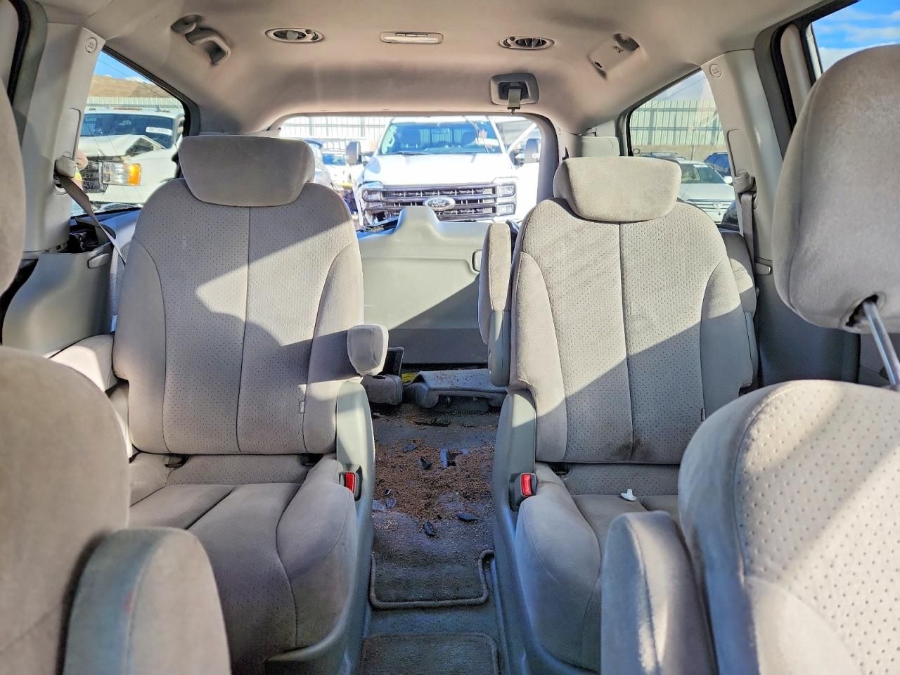 2007 Hyundai Entourage gls