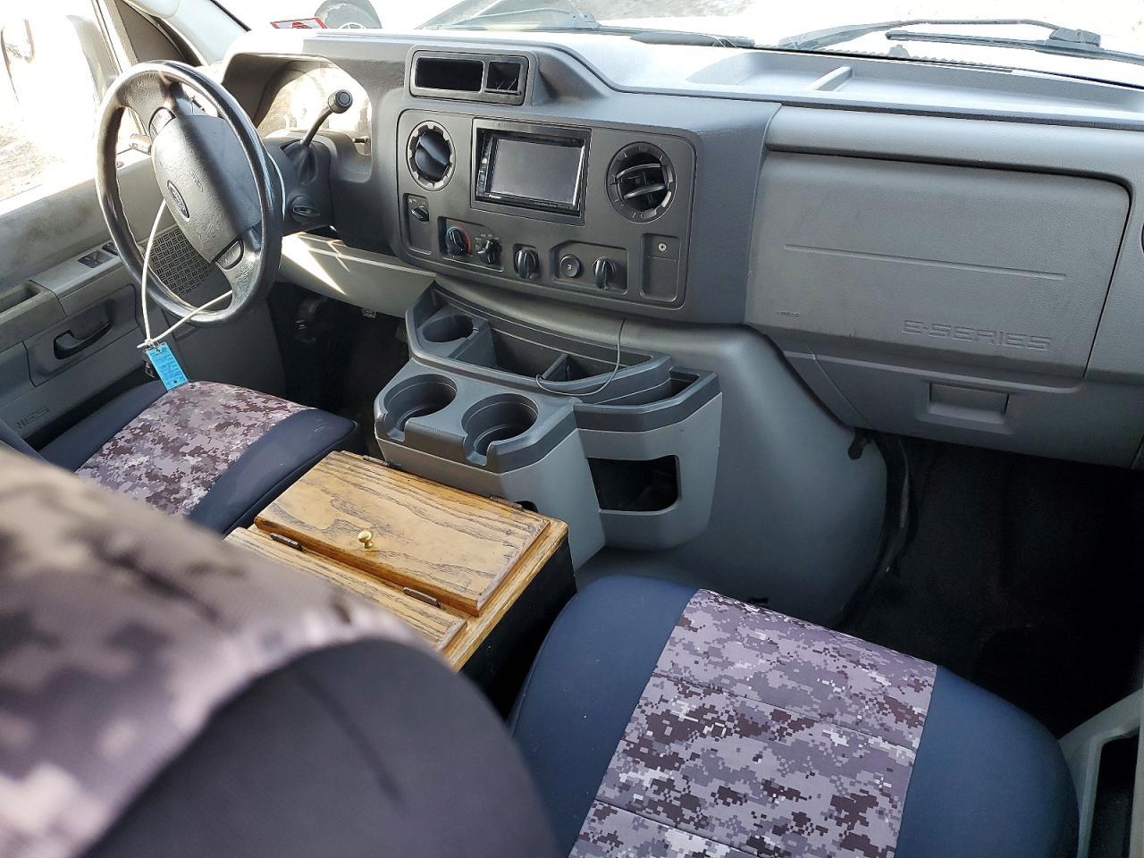 2013 Ford Econoline E350 Super Duty van