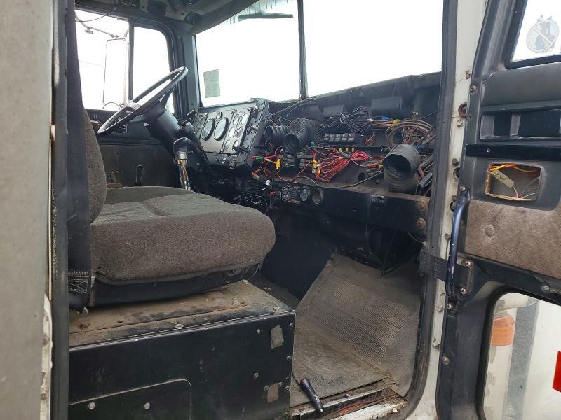 1990 International 9000 9400-Car Hauler Truck