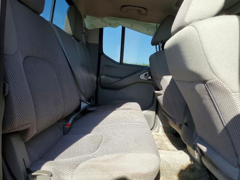 2016 Nissan Frontier s