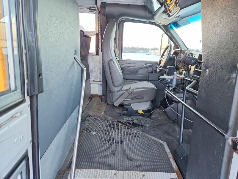 2010 Chev 2010 Thomas Minotour G3500 School bus