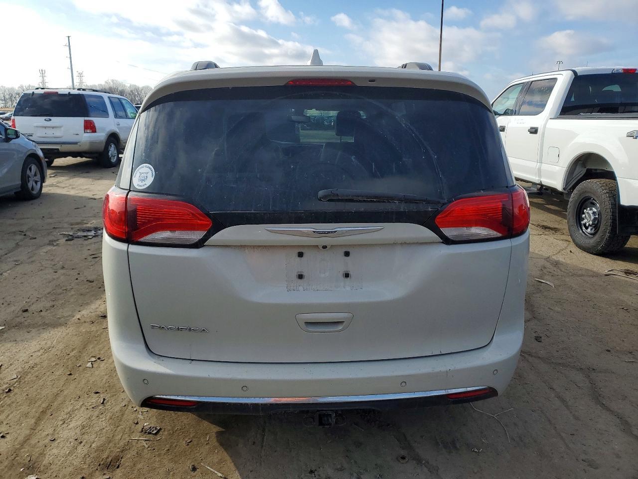 2017 Chrysler Pacifica Touring l