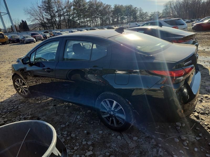 2022 Nissan Versa sv