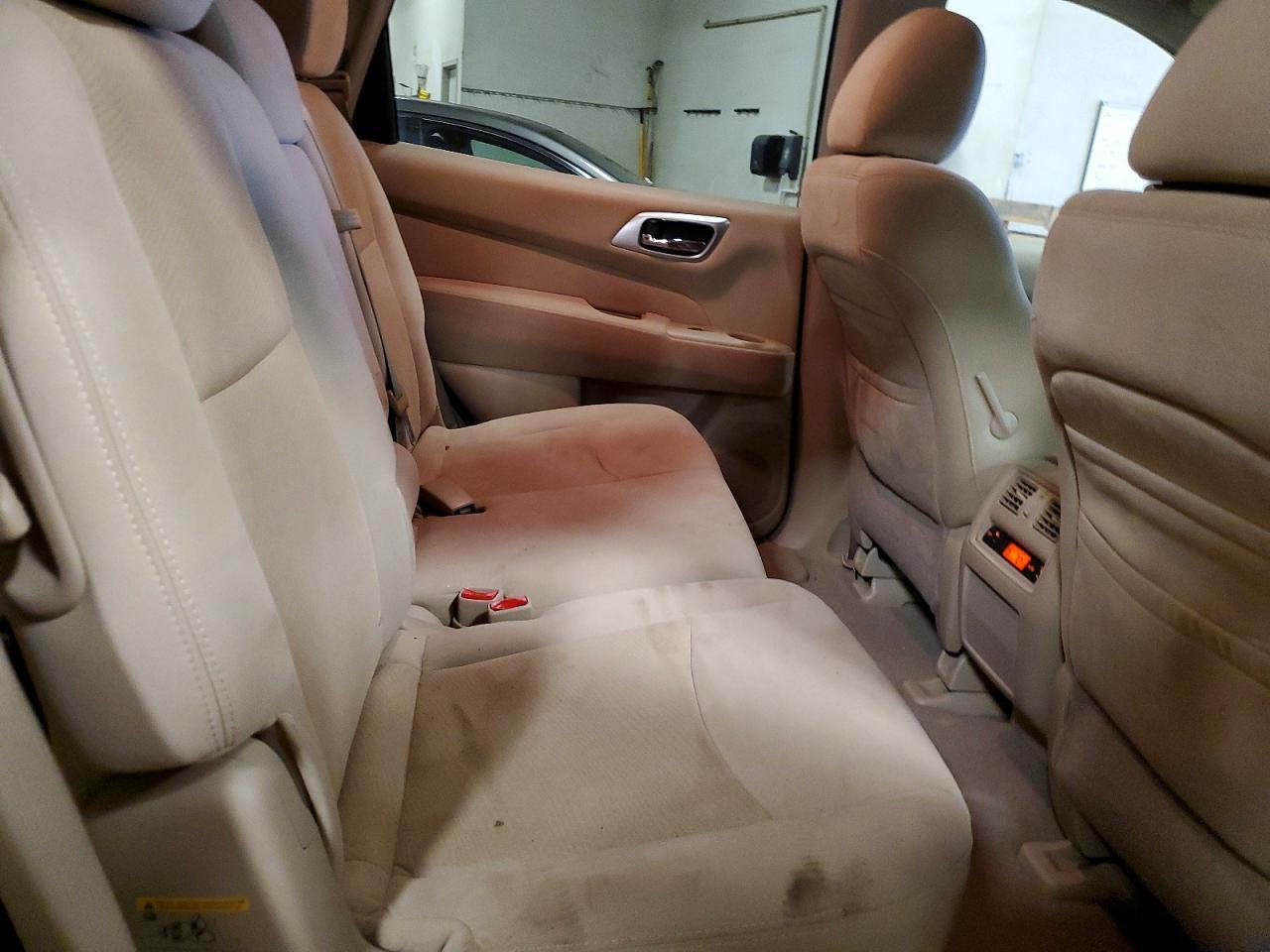 2013 Nissan Pathfinder s