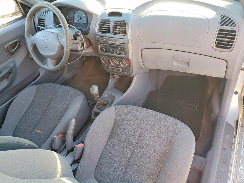2001 Hyundai Accent l