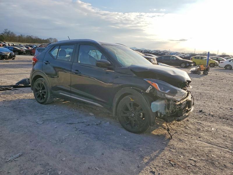 2020 Nissan Kicks sr