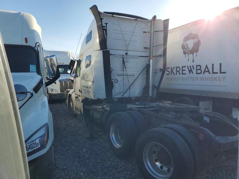 2022 Volvo VNL Semi Truck